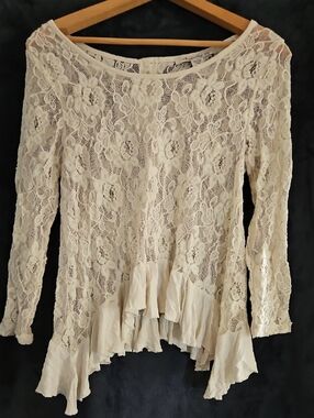 American Rag Cream Floral Lace Ruffle-Hem Blouse